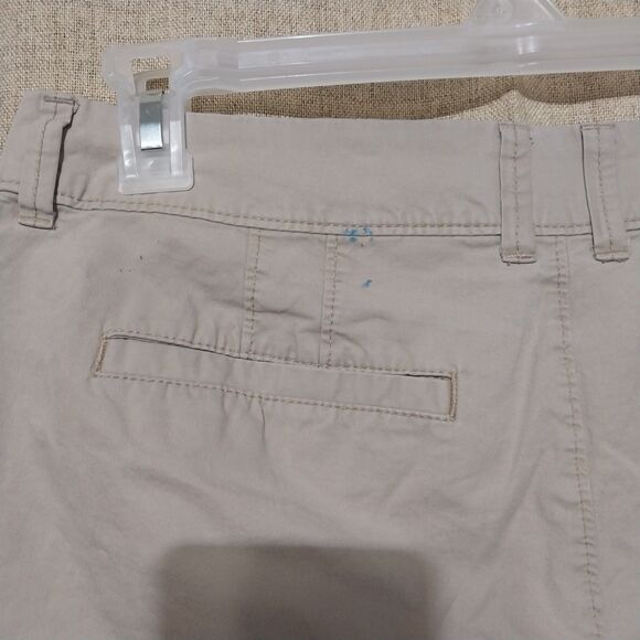 Old Navy shorts Women 6 khaki Everyday Twill 3 inch flat front MARKS IN PICTURES - Picture 7 of 10